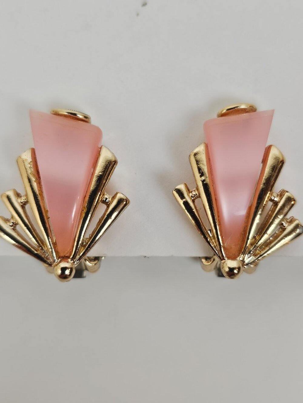 Vintage ART Arthur Pepper Clip On Earrings Gold Tone Pink Atomic Spray Thermoset